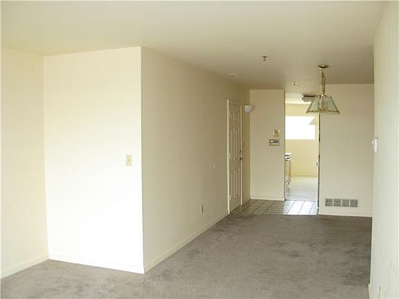4th image of 5217 Le Parc Dr APT 4