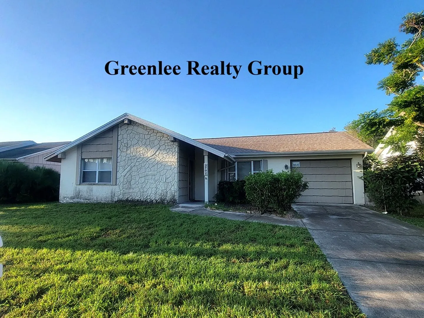 Spacious 2/2 home in Holidaymove-in ready and close to the beach! — Photo 1