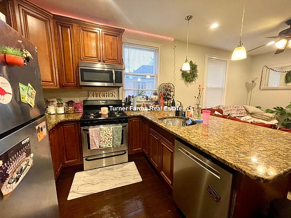2nd image of 719 Parker St #4Z