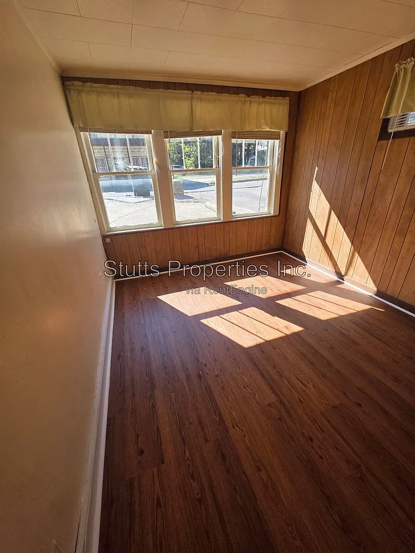 2 bed, 1.0 bath, $695 — Photo 4