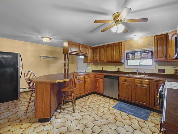 4th image of 45 Norman Ave