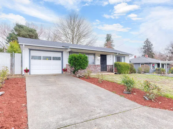 795 NE 12th St, Grants Pass, OR 97526