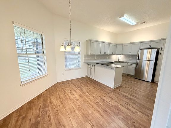 5th image of 570 Terry Ave