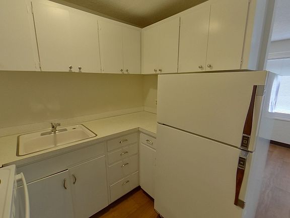 5th image of 945 E 19th Ave APT 14