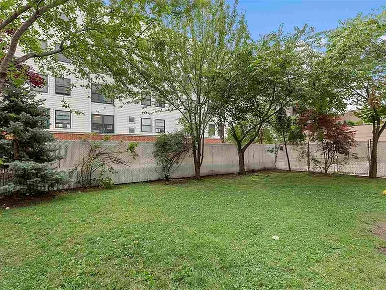 215 Grand St #1F — Photo 24