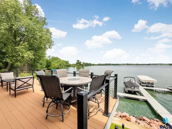 6008 Sunset Blvd, Madison, SD 57042