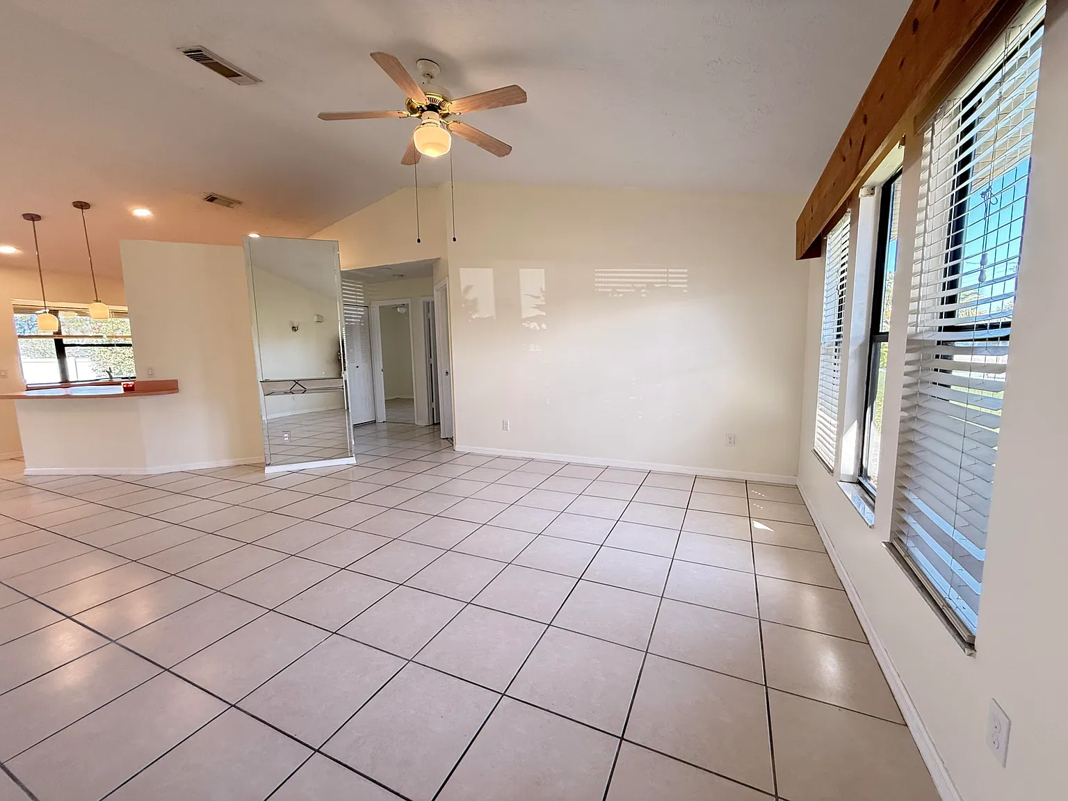 3 bed, 2.0 bath, 1711 sqft, $2,550 — Photo 3