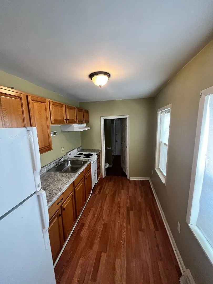 3 Bedroom Home in Reading! — Photo 2