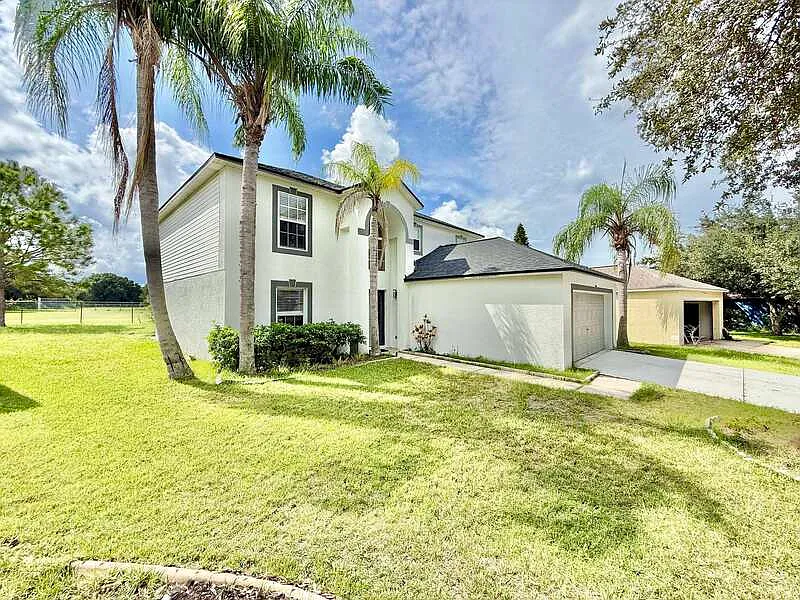 4 bed, 2.0 bath, 2260 sqft, $2,295 — Photo 4