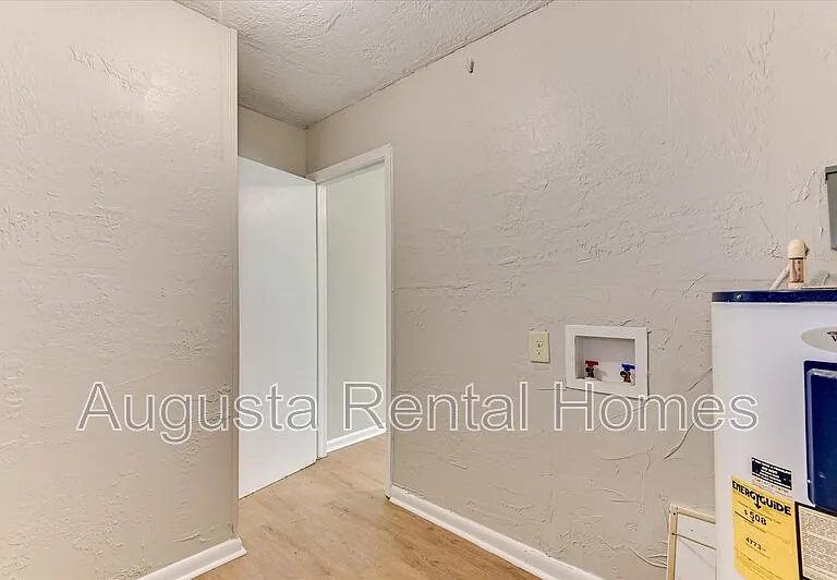 329 E View Dr — Photo 17
