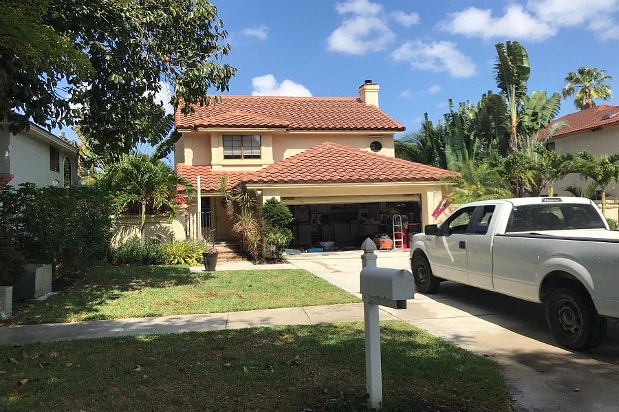 1st image of 690 NW 39th Ave