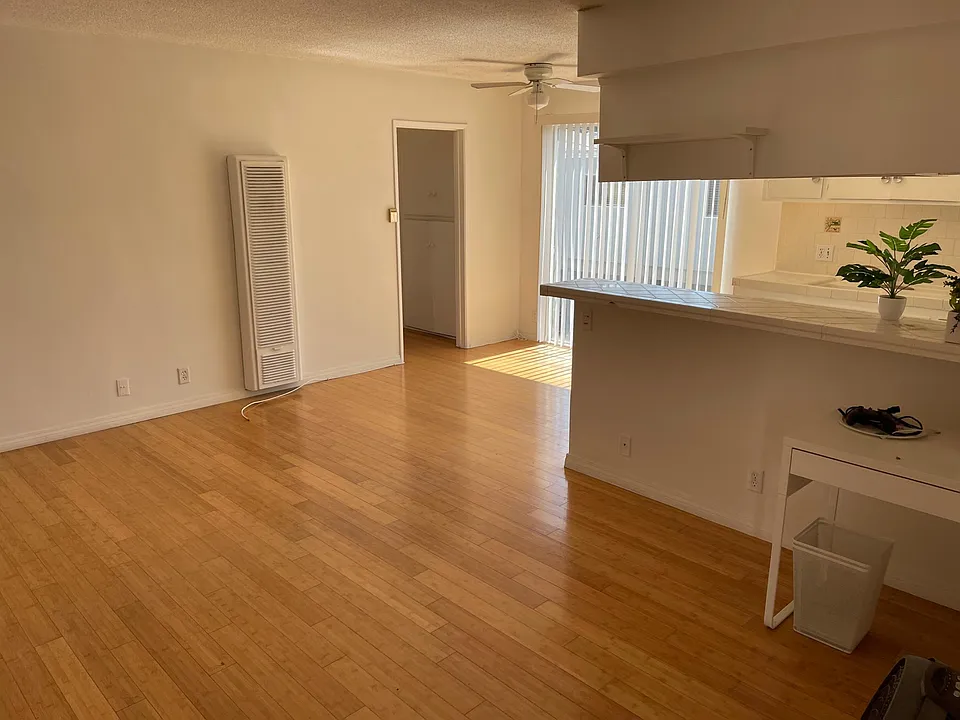 2122 Ocean Park Blvd #7
