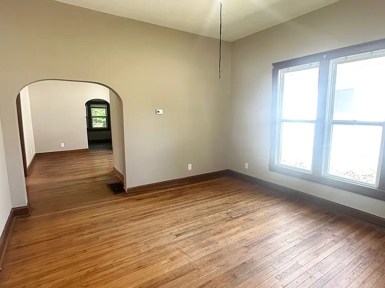 616 W Webster St — Photo 3