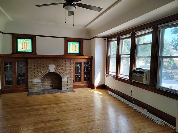3rd image of 5810 W Wells St