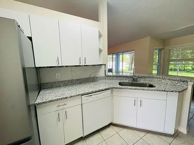 5906 Springview Dr — Photo 2