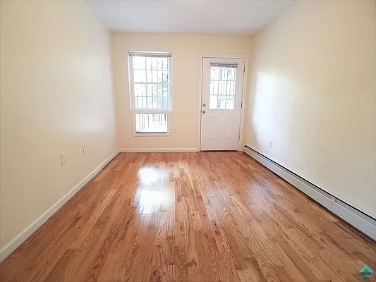 Rented by EXR | media 4