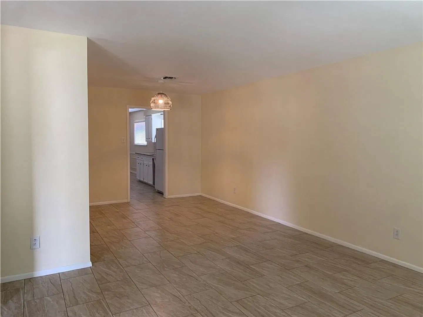 941 Egyptian - 4/Bed 2/Bath - $2095/month — Photo 2
