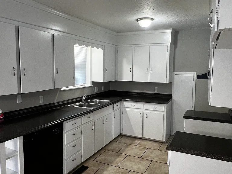 4016 Maple St — Photo 5