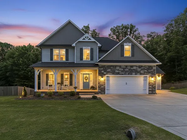 242 Summit Overlook Dr, Clayton, NC 27527