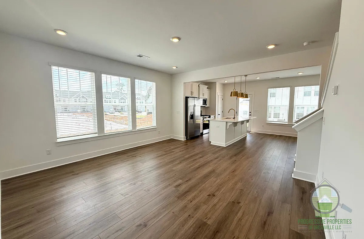 Building Photo - 515 Harebell Way