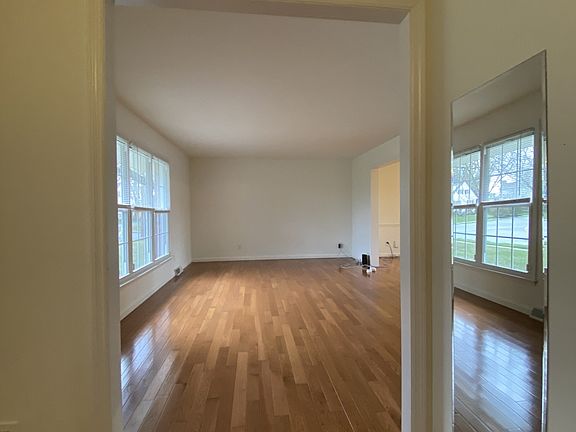 3rd image of 384 Briar Ln