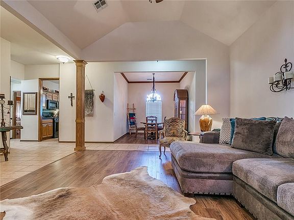 2nd image of 1717 Monterey Pl