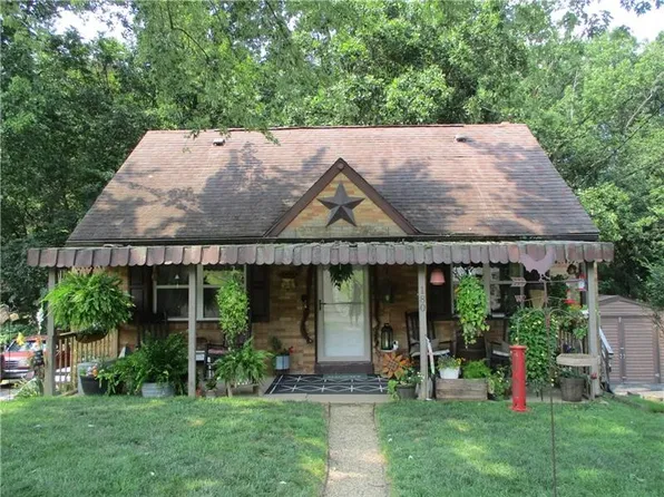 180 Forest Dr, Irwin, PA 15642