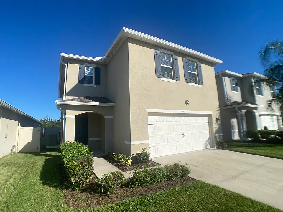 2221 Elmsford Point
