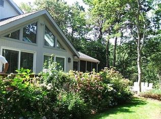 2 Hotchkiss Ln, Edgartown, MA 02539