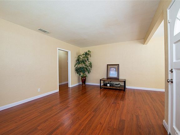 4th image of 3455 N Mountain View Ave