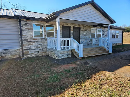 2040 Sandy Ford Rd Photo 1