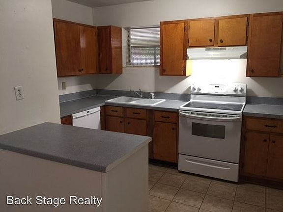 3rd image of 428 James Ave