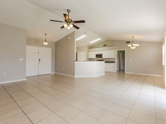3rd image of 7905 Apple Blossom Dr
