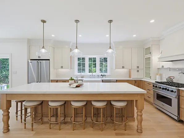 48 May Elm Ln, Norwell, MA 02061