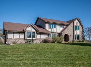 W237N5956 Hastings Ln, Sussex, WI 53089