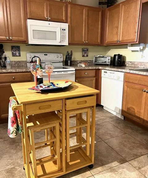 7700 Sun Island Dr S #105 — Photo 20