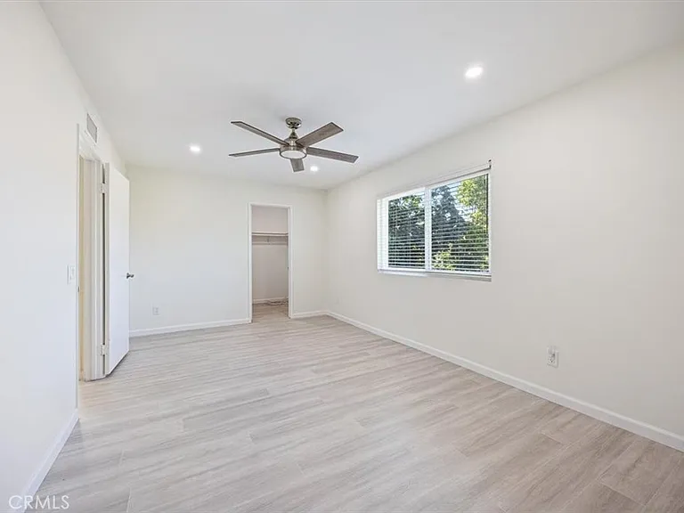 20220 Elkwood St — Photo 11