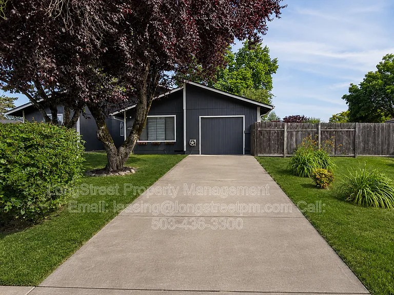 2711 Newton St — Photo 1