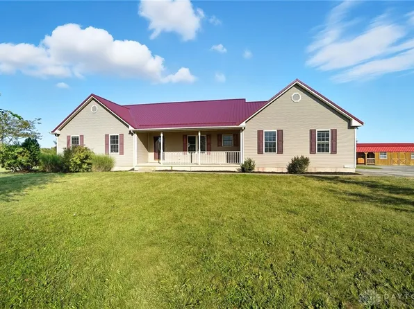 612 Darbyshire Rd, Sabina, OH 45169