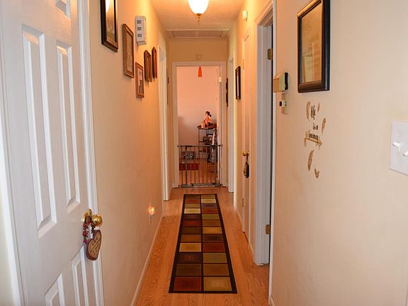5th image of 630 Catalpa St