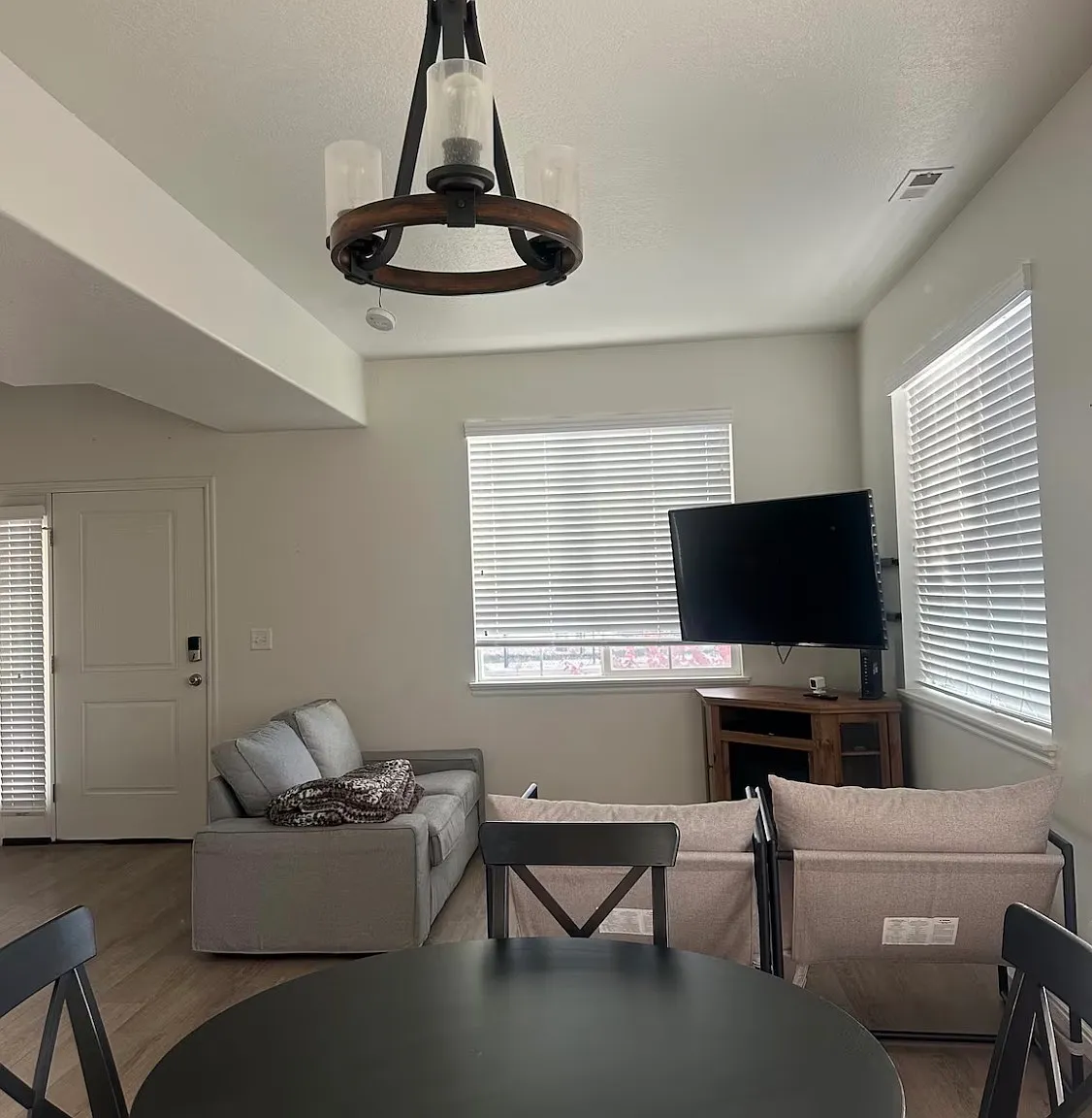 3 bed, 1274 sqft, $2,300 — Photo 3