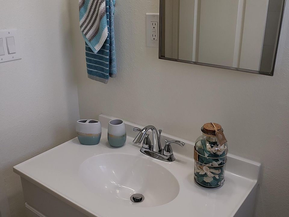 1st image of 887 Center St #19