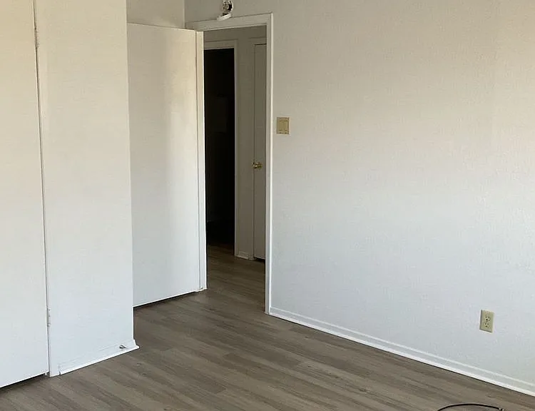 2209 Dickens Dr — Photo 10