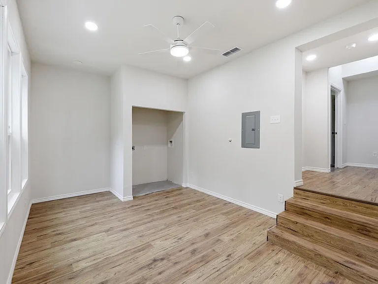 116 Janet St — Photo 17