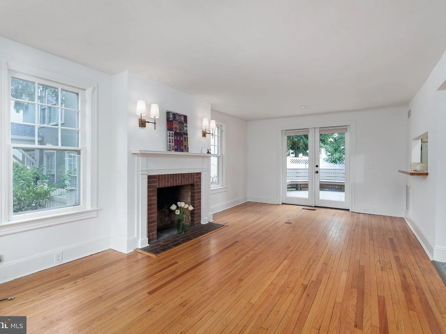 3 bed, 2.0 bath, 1380 sqft, $4,200 — Photo 3