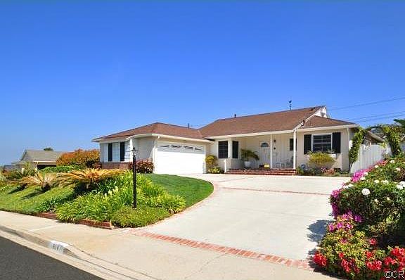 Attached 2 Car Garage