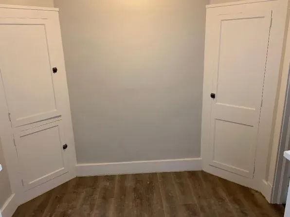 Dorothea, 317 W 3rd St #39903ee3f, Davenport, IA 52801