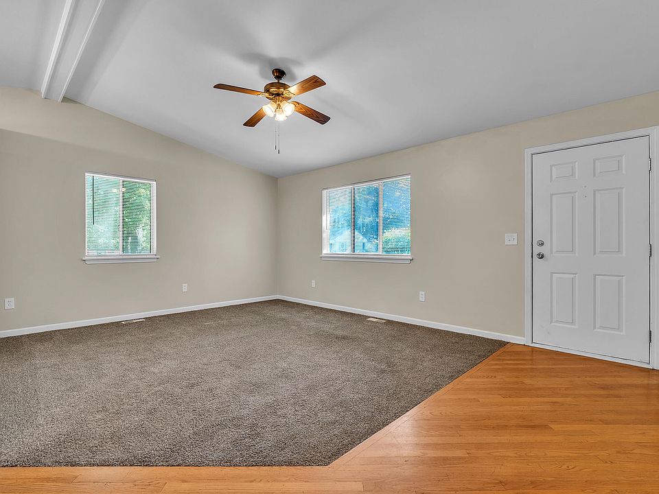 24533 Grove Ave, photo 4