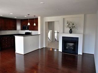 6076B Wicker Ln, Centreville, VA 20121