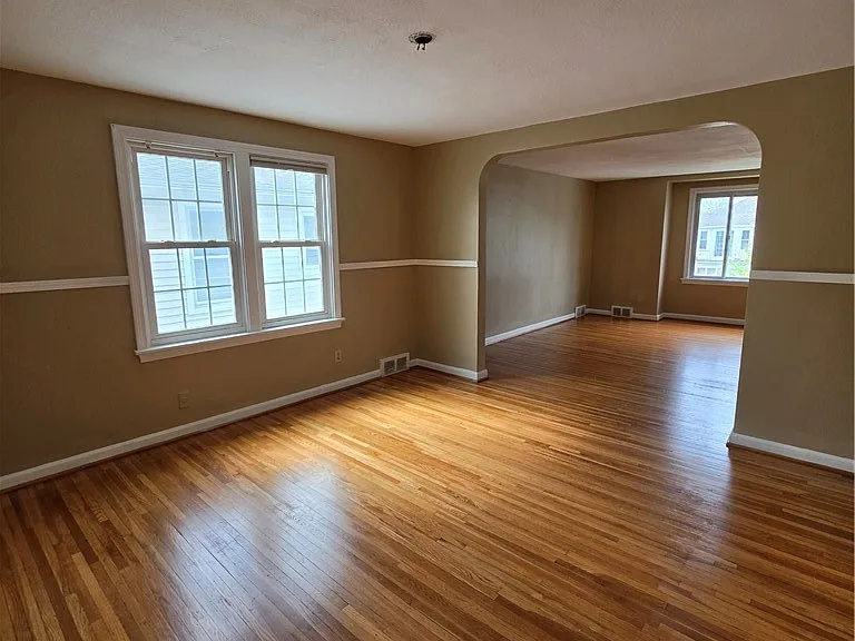 351 Stillwell Ave — Photo 5